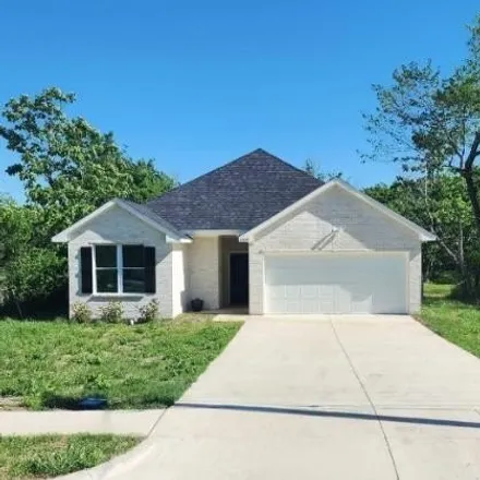 Buy this 3 bed house on 1347 East 11th Avenue in Corsicana, TX 75110