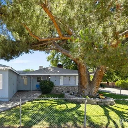 Buy this studio house on 2600 Irwin Avenue in Lake Isabella, Kern County