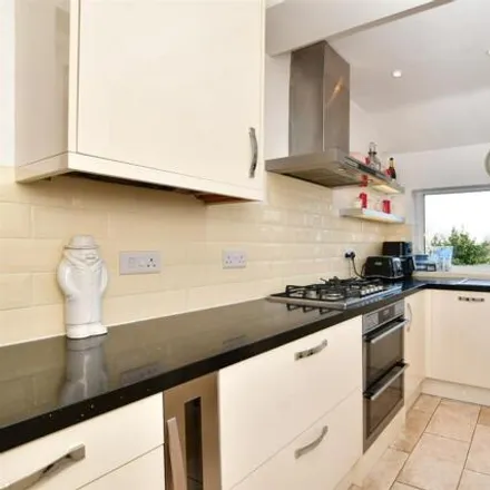 Image 3 - 168 Benhill Road, London, SM1 3SA, United Kingdom - House for sale