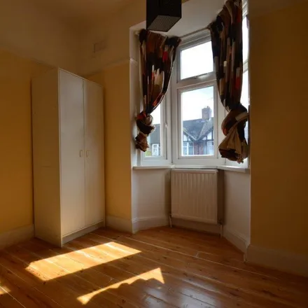 Rent this studio room on Park View in London, W3 0PT