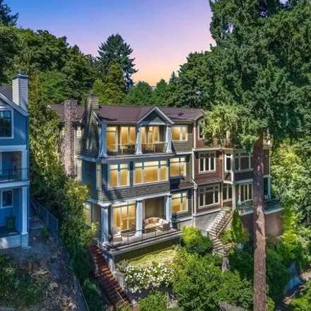 Buy this 3 bed condo on 399 Furnace Street in Lake Oswego, OR 97034