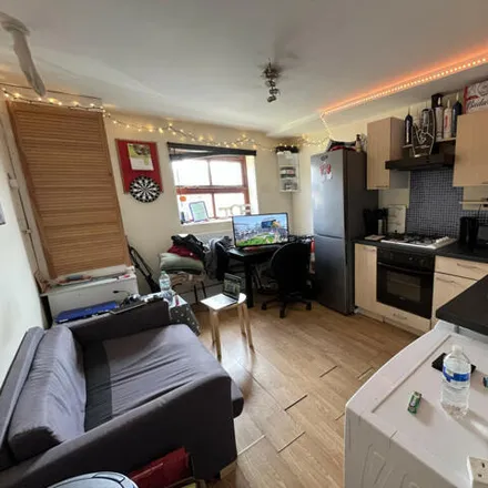 Rent this 3 bed room on 100 Belle Vue Road in Leeds, LS3 1DA