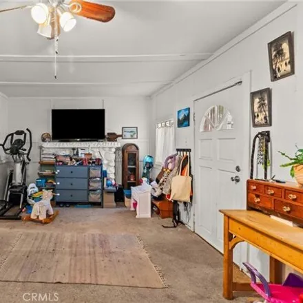 Image 6 - Pinewood Elementary, 10111 Silverton Avenue, Los Angeles, CA 91042, USA - House for sale