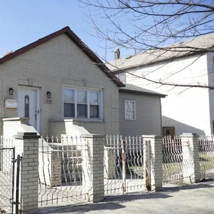Rent this 3 bed house on 4540 South Union Avenue in Chicago, IL 60609