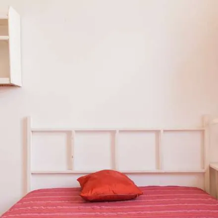 Rent this 3 bed apartment on Calle de Miguel Servet in 23, 28012 Madrid