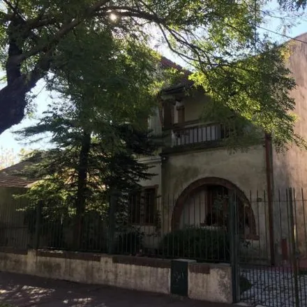 Buy this 3 bed house on Avenida Alberto Larroque 577 in Partido de Lomas de Zamora, 1828 Banfield