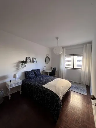 Rent this 3 bed room on Rua Jorge de Jesus Henriques in Loures, Portugal