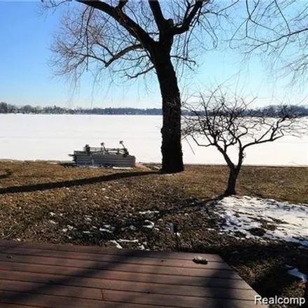 Image 2 - 13165 Log Cabin Point, Lakeside, Genesee County, MI 48430, USA - House for rent