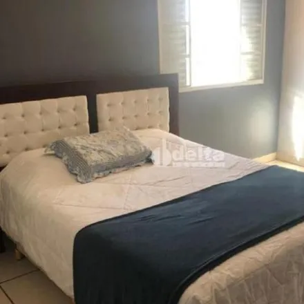 Buy this 4 bed house on Rua Clarimundo José Cardoso in Santa Rosa, Uberlândia - MG