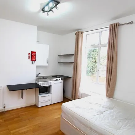 Rent this studio apartment on Palushi's Gents Haidressers in Southampton Road, Maitland Park