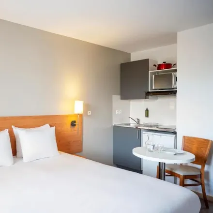 Rent this 1 bed apartment on 98 Avenue du Maréchal de Lattre de Tassigny in 94000 Créteil, France