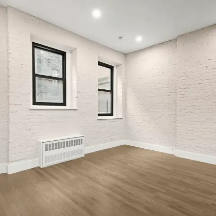 Image 7 - 215 East 94th Street, New York, NY 10128, USA - Apartment for rent