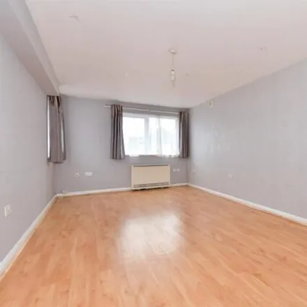 Image 3 - Pevensey Court, Maidstone, ME16 0GQ, United Kingdom - Apartment for sale