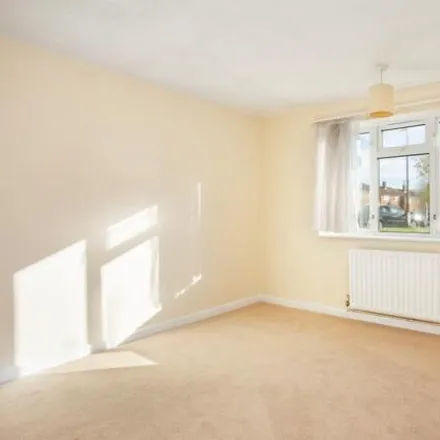 Image 5 - Neville Close, Salisbury, SP1 3EH, United Kingdom - Apartment for sale