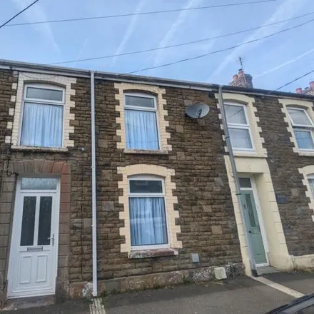 Rent this 3 bed house on Heol Glyn-llwchwr in Pontarddulais, SA4 8LP