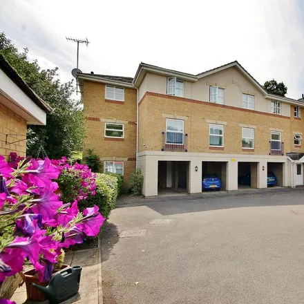 Rent this 2 bed apartment on Woodend Close in Woking, GU21 7RJ