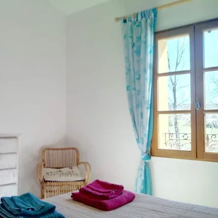 Rent this 3 bed house on Route de la Bastide des Jourdans in 84240 Grambois, France
