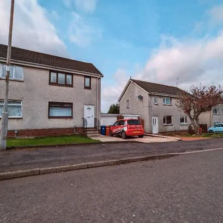 Rent this 3 bed duplex on Newton Road in Lenzie, G66 5LS