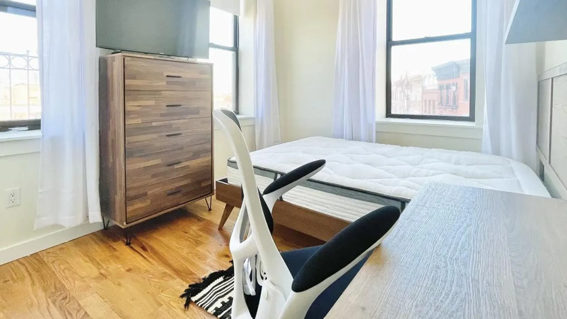 New York, NY, 11238 | Room for rent