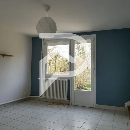 Image 3 - 6 Rue Rouget de Lisle, 71300 Montceau-les-Mines, France - Apartment for rent