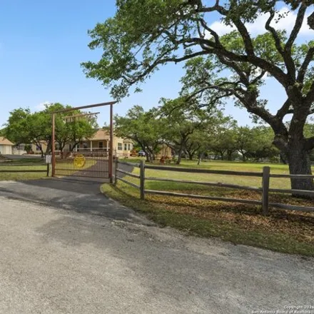 Image 6 - 215 Golden Oaks, Helotes, TX 78023, USA - House for sale