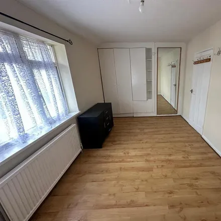 Rent this 3 bed townhouse on Benningholme Road in The Hale, London