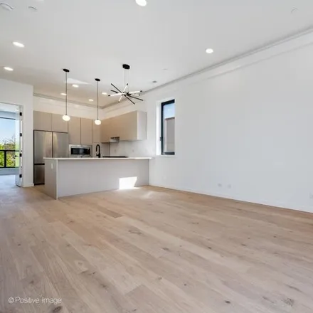 Image 5 - 3041 West Lyndale Street, Chicago, IL 60647, USA - Condo for sale
