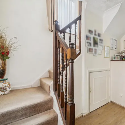 Image 2 - 23 The Queen's Drive, Chorleywood, WD3 8LU, United Kingdom - Duplex for sale
