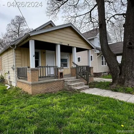 Buy this 2 bed house on 3126 Brown Street in Flint, MI 48503