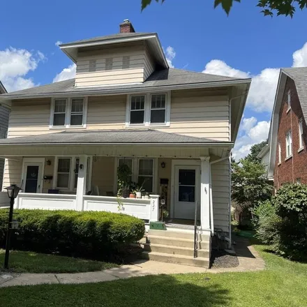 Buy this 6 bed house on 225 East Allen Street in Lancaster, OH 43130