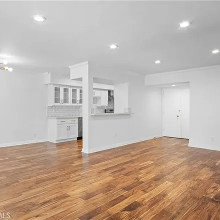 Image 1 - 7358 Hillside Avenue, Los Angeles, CA 90046, USA - Apartment for rent