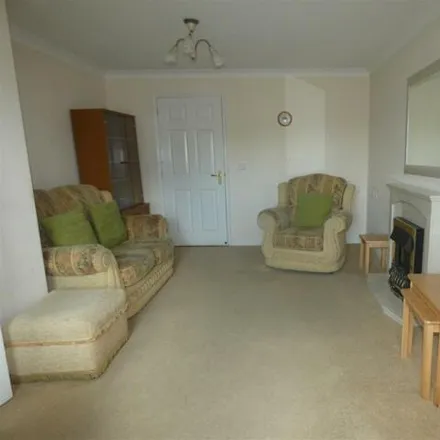 Image 3 - 32 Hollyfield Road, Sutton Coldfield, B75 7SG, United Kingdom - Apartment for sale
