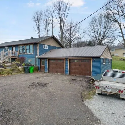 Buy this 3 bed house on 398 3rd Street Southwest in Sugarcreek, Tuscarawas County