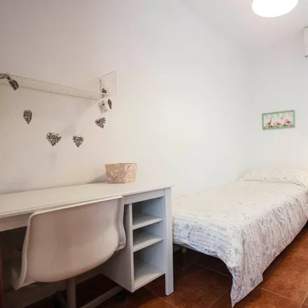 Rent this 4 bed room on Carrer del Arquitecte Pesset in 46113 Moncada, Spain