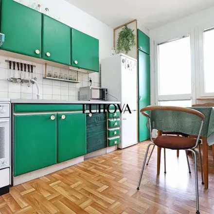 Image 2 - Střední škola služeb, obchodu a gastronomie, Hradec Králové, Velká 3, Za Kostelem, 503 41 Hradec Králové, Czechia - Apartment for rent