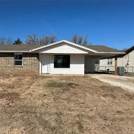 Buy this 3 bed house on 1141 West 13th Street in Okmulgee, OK 74447