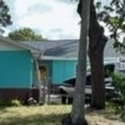 Buy this 3 bed house on 1588 Poinsettia Avenue in Tarpon Springs, FL 34689