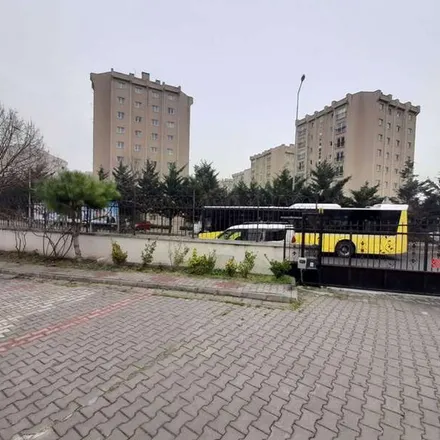 Rent this 3 bed apartment on Özşen Eczanesi in 105. Sokak 3/D, 34524 Beylikdüzü