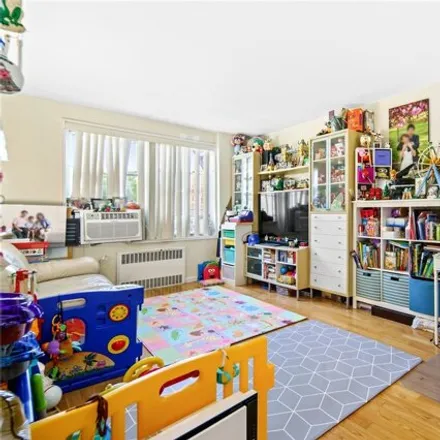 Image 9 - 27-04 Parsons Boulevard, New York, NY 11354, USA - Apartment for sale