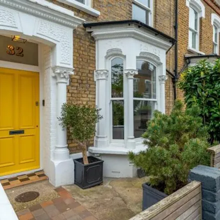Buy this 3 bed townhouse on Chesholm Road in London, N16 0DR