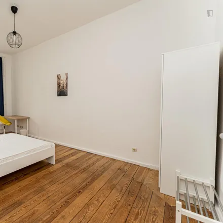 Rent this 4 bed room on Boxhagener Straße 49 in 10245 Berlin, Germany