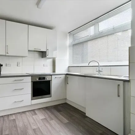 Image 2 - Norton House, Cannon Street Road, St. George in the East, London, E1 2BF, United Kingdom - Apartment for rent