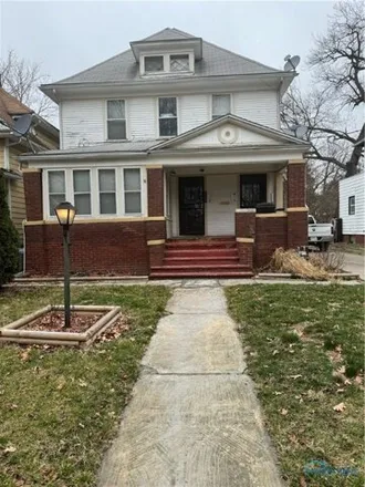 Buy this 6 bed house on 1162 Prospect Avenue in Toledo, OH 43606