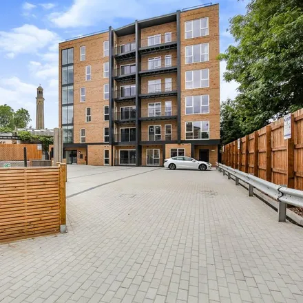Rent this 2 bed apartment on Express Tavern in 56 Kew Bridge Road, Strand-on-the-Green