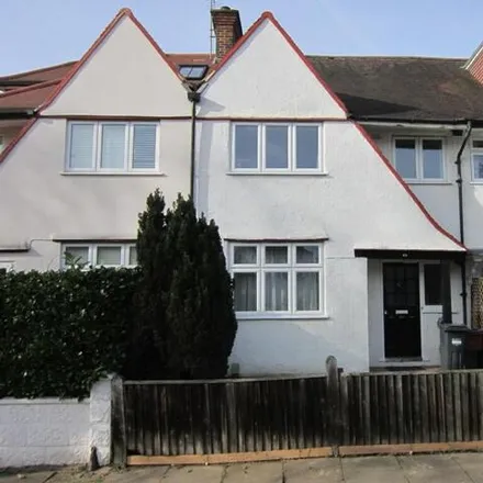 Rent this 3 bed townhouse on Princes Avenue in London, W3 8LU