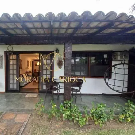 Rent this 5 bed house on Manguinhos Pet Shop in Avenida José Bento Ribeiro Dantas, Manguinhos