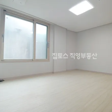 Rent this 2 bed apartment on 서울특별시 강동구 성내동 144-29