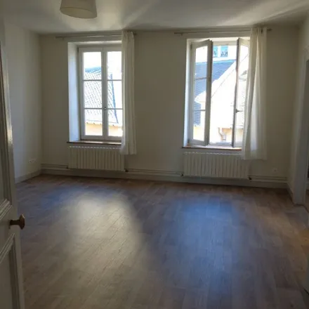 Rent this 3 bed apartment on 16 Rue Saint-Eucaire in 57014 Metz, France
