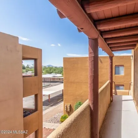 Image 2 - Casa Club Condominiums, East Blacklidge Drive, Tucson, AZ 85716, USA - Condo for sale