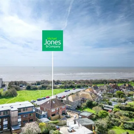 Image 9 - Marine Crescent, Goring-by-Sea, BN12 4JF, United Kingdom - Apartment for sale